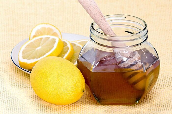 Lemon and honey are the ingredients for the mask that whitens and tightens the facial skin perfectly