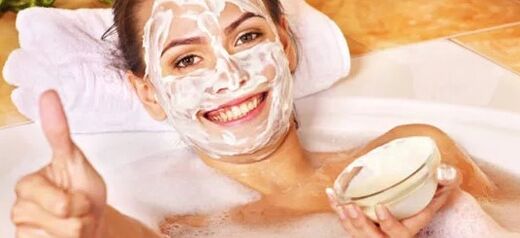 Face mask with sour cream or cream
